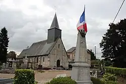 Kostel a památník padlých