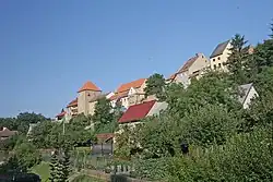 Domy podél hradeb a Pikartská věž na jižní straně města