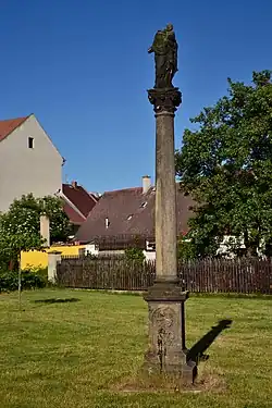 Sloup se sochou Panny Marie