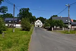 Střední část vesnice (pohled z jihu)