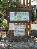 Původní pamětní deska + informační skříňka