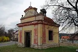 Únětice, kaple sv. Jana Nepomuckého 3.JPG