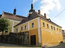 Fara a kostel v Úpici.