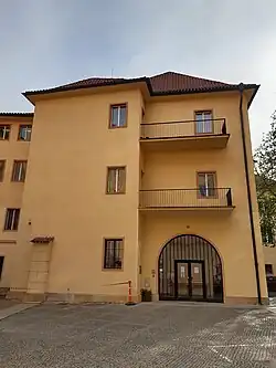 Budova Ústavu dějin Univerzity Karlovy a archivu Univerzity Karlovy