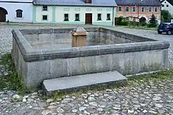 Úterý - Kašna na náměstí.jpg