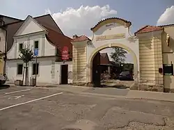 Úvaly - čp. 6 na náměstí (4).JPG