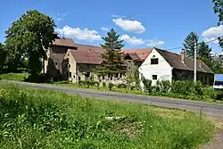 Usedlost naproti kapli