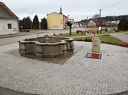 Číměř - kašna.JPG