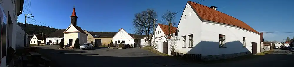 Panoramatický snímek centra obce