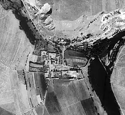 Letecký snímek vesnice z 50. let 20. století