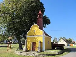 Černíč - náves s kaplí sv. Martina 2.JPG