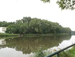 Černínovsko focené z druhé strany Labe