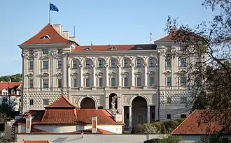 Černínský palác, slepé arkády a salla terrena