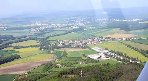 Letecký pohled na obec Černčice, dole Horka