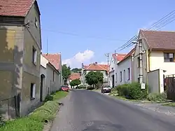 Hlavní ulice ve vsi
