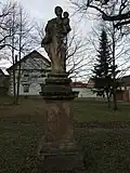 Černuc, socha Panny Marie.jpg
