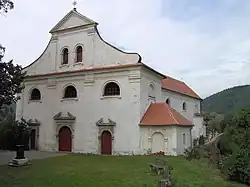 Černvír, kostel Nanebevzetí Panny Marie (2005-09-11; 01).jpg