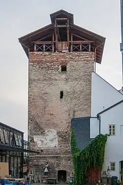 Pohled na věž z Jiráskovy ulice (2019)