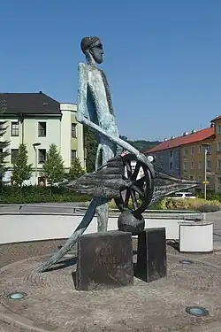 Socha Jana Pernera před železniční stanicí Česká Třebová