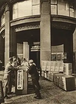 Česká banka rozšiřuje své oddělení pancéřových schránek Safex. Pancéřové schránky moderní a osvědčené konstrukce dodala firma Tresoria (1937)