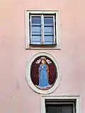 Vyobrazení Panny Marie Budějovické na fasádě domu Hroznova 14
