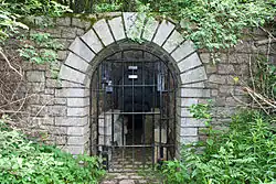 Portál dolu Jeroným