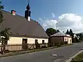 Hlavní ulice se zvonicí a hasičskou zbrojnicí