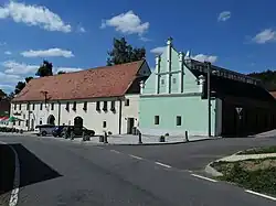 Renesanční štítové průčelí zemědělského dvora