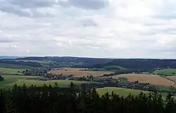 Obec Řetová z rozhledny Andrlův chlum