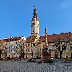 Náměstí s radniční věží ve Svídnici