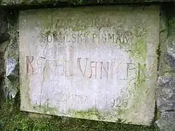 Detail původní pamětní desky (foto r. 2009)