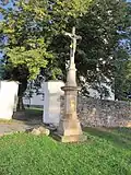 Kříž u kostela