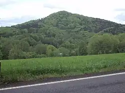 Šenovský vrch od silnice z České Kamenice do Kamenického Šenova