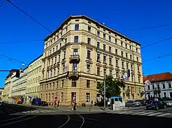 Budova na rohu ulice Husovy a Šilingrova náměstí