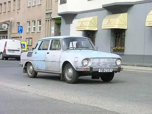 Škoda 100 s lakem, který se někdy typicky oprýskal
