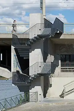 Nové schodiště na náplavku Dvořákova nábřeží (2025)