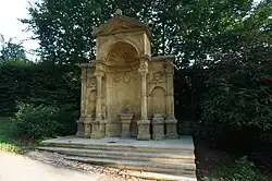 Šternberk - výklenková kašna v Tyršových sadech.jpg