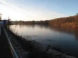 Pohled z hráze k západu