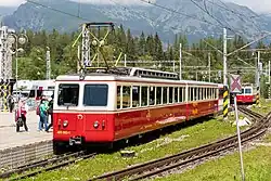 Jednotka 405.953+905.953 ve stanici Štrbské Pleso