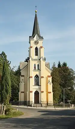 Průčelí kaple Navštívení Panny Marie ve Žďáru