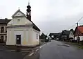 Střed vesnice s kaplí