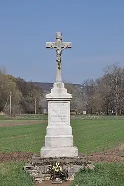 Kříž u cesty mezi Žabčicemi a Přísnoticemi