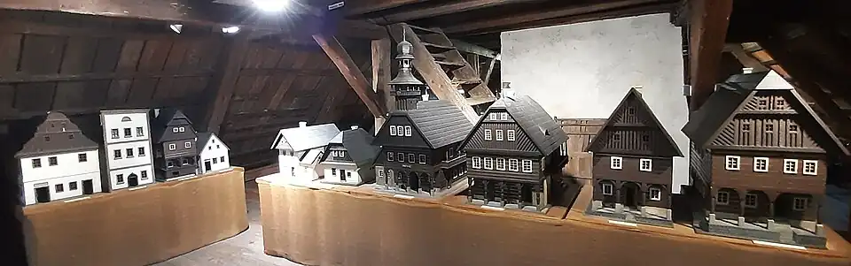 Modely dřevěných domů na náměstí