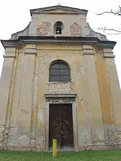 Průčelí kaple Navštívení P. Marie v Žiželicích