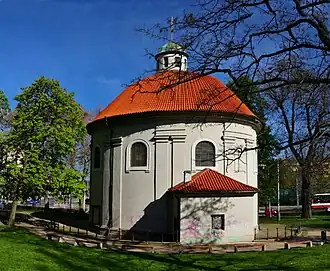 Kostel svatého Rocha, pohled od Olšanského hřbitova