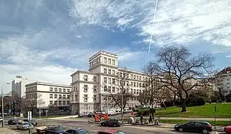 Východní část náměstí zaujímá Vyšší odborná škola uměleckoprůmyslová a Střední uměleckoprůmyslová škola