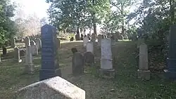 Pohled zespodu hřbitova