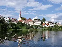 Žirovnice s farním kostelem sv. Filipa a Jakuba.