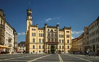 Barevná fotografie novorenesanční radnice v Žitavě