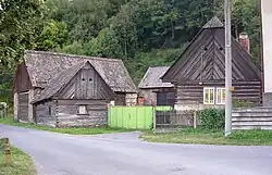Památkově chráněné roubené chalupy čp. 3 a 5